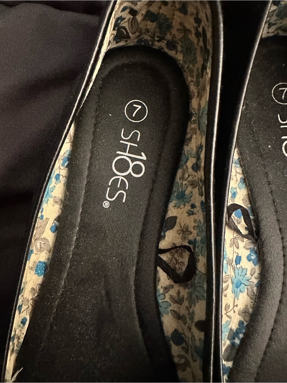 Classic Black Ballet Flats with Bow Detail - Picture 2 of 5
